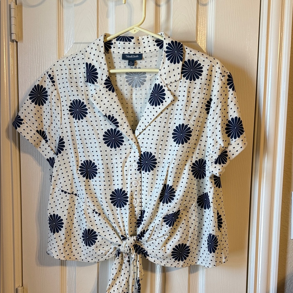 ModCloth size large wisely tied button up top